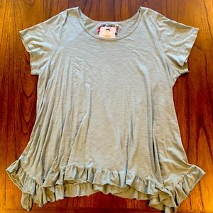 XXL, cupio, ruffle bottom, short sleeved shirt, lightly worn!